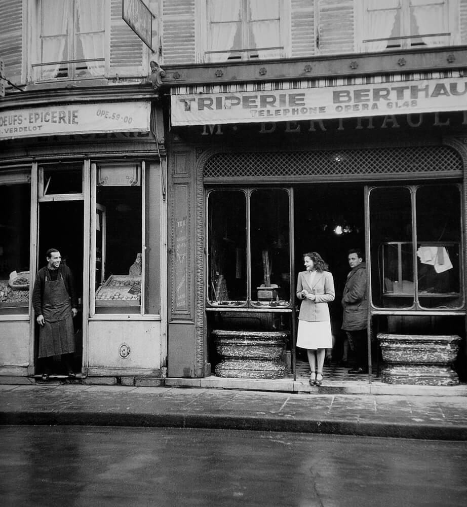 Robert Doisneau, Place du Marche-Saint-Honore (1945)