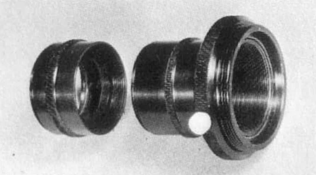 Barlow lens with improved swivel camera coupler